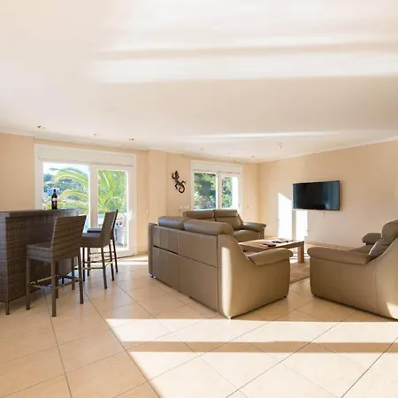 Villa Malibu - Plusholidays *