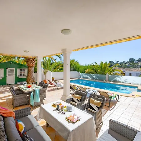 Malibu Villa *