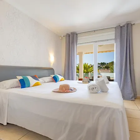 Malibu Villa *